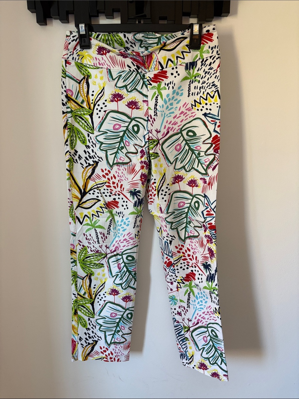 Joseph Ribkoff Tropical Leaf Print stretch pants- White Multicolor
